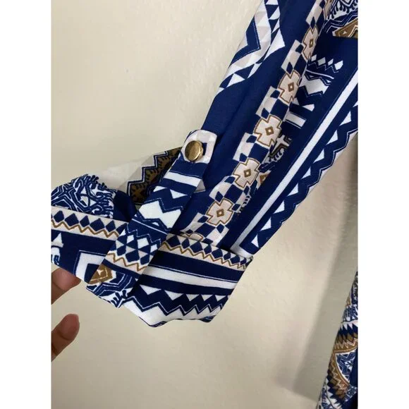 SOLD💙Cocomo Top Women Size Large Blue White Geometric Blouse Stretch 3/4 Sleeves - Picture 11 of 16